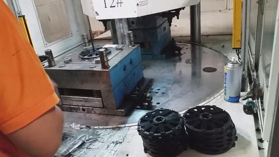 ABS Пластмассовая обработанная гидравлическая 120-тонная машина для инжекционного формования Вертикальный вращающийся стол